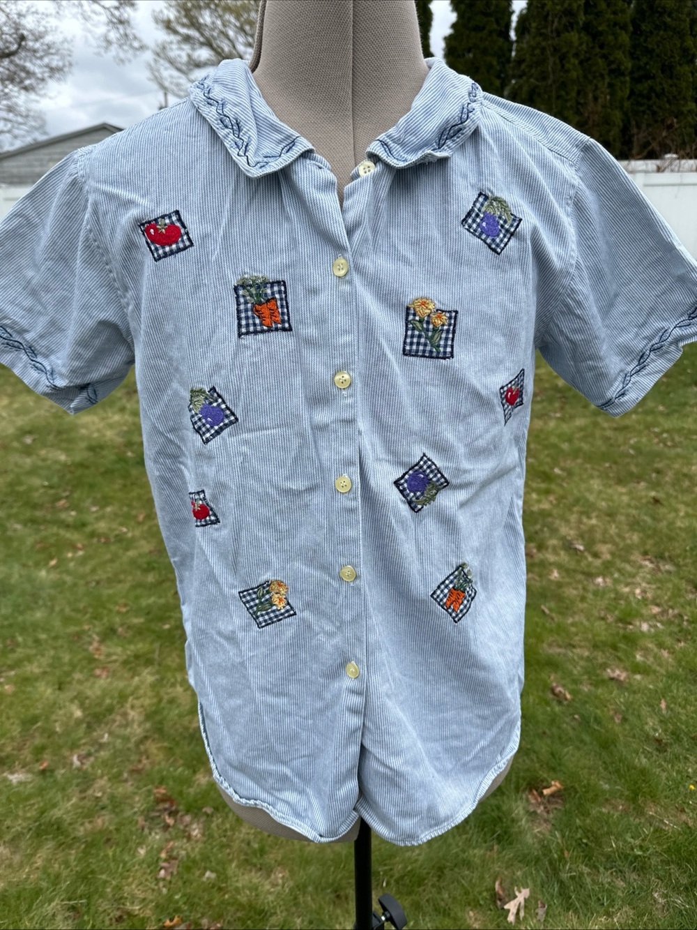 Vtg Embroidered Vegetables Short Sleeve Shirt Womens M Blue ButtonUp 100% Cotton
